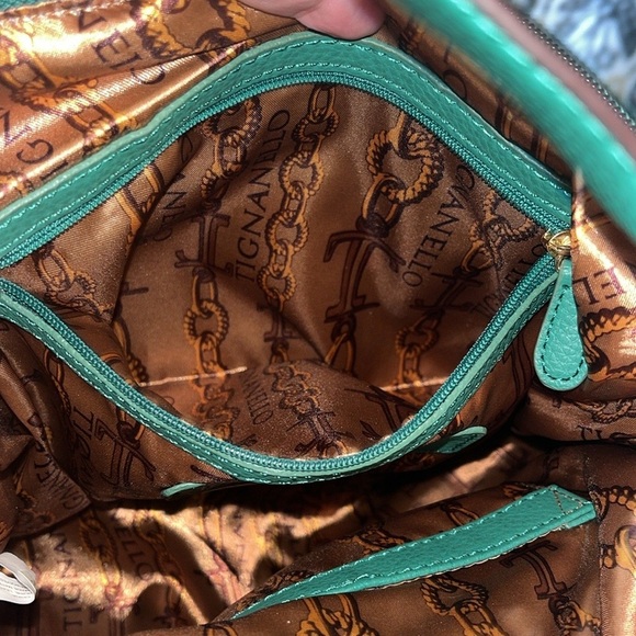 Tignanello Womenโs Shoulder Bag, GreenPebble Italian Leather W/ Matching Wallet - Picture 13 of 16